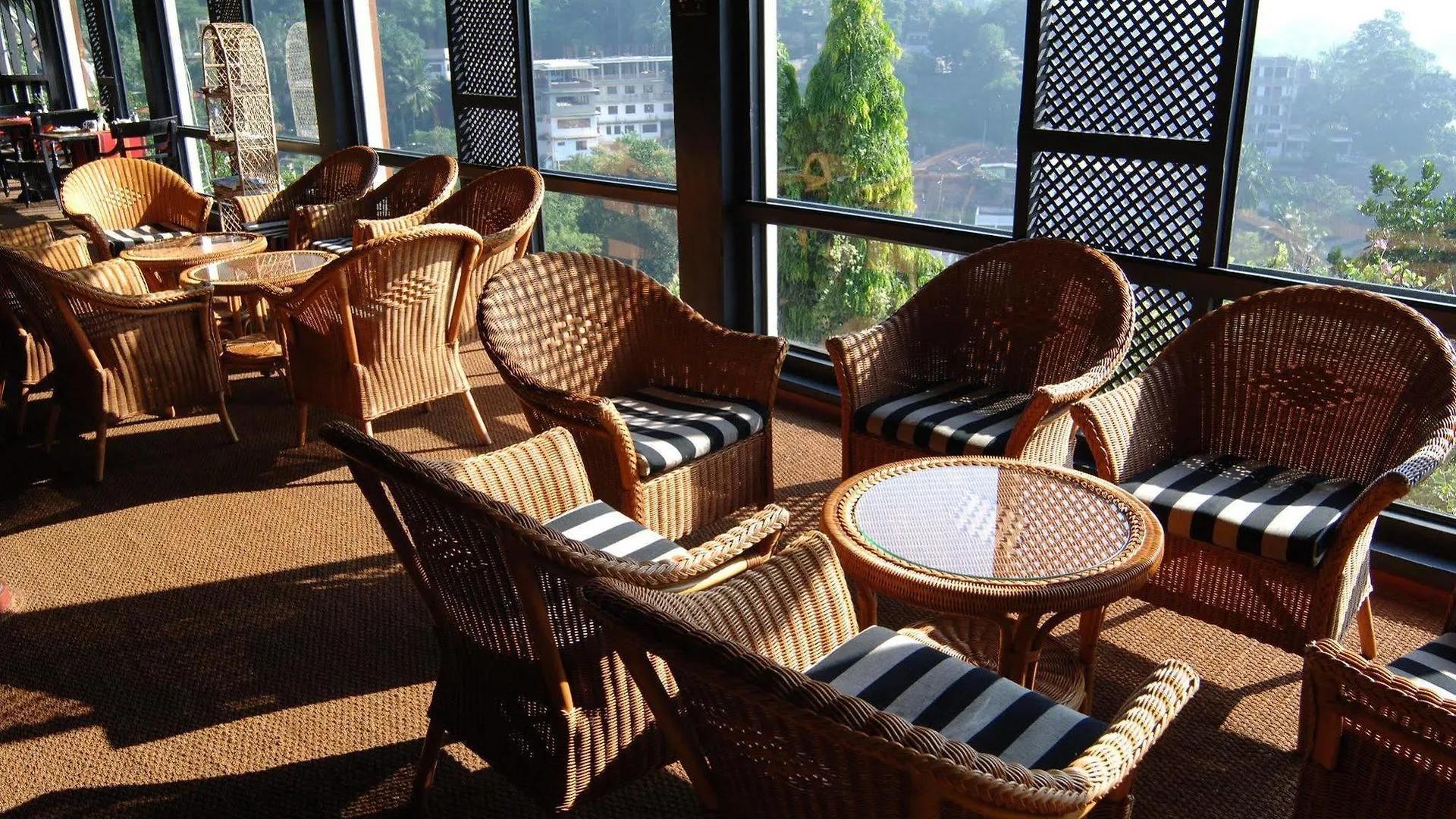 Hotel Hilltop Kandy 3*,